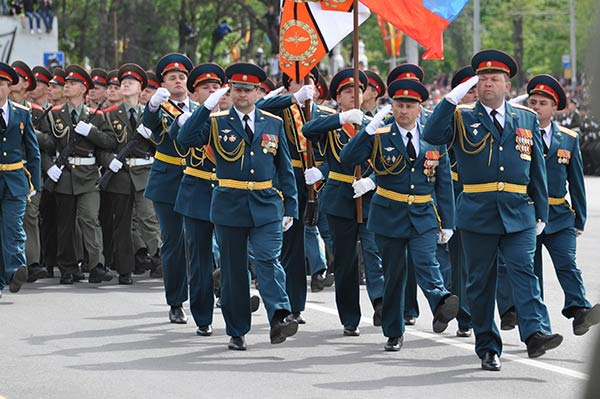 Парад Победы на Театральной площади в Ростове Парад Победы на Театральной площади в Ростове