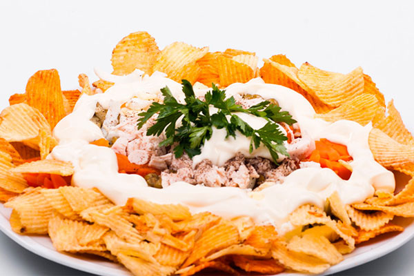 Рыбный салат с чипсами Рыбный салат с чипсами