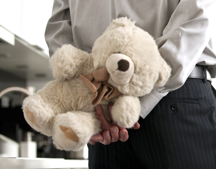 13 подарков, которые никогда нельзя дарить женщинам. Как не ошибиться в выборе подарка женщине?