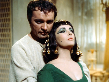 Элизабет Тейлор (Elizabeth Taylor) и Ричард Бертон (Richard Burton) в фильме «Клеопатра» Элизабет Тейлор (Elizabeth Taylor) и Ричард Бертон (Richard Burton) в фильме «Клеопатра»