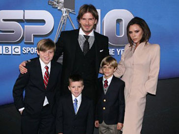 Дэвид (David Beckham) и Виктория Бекхэм (Victoria Beckham) с сыновями Дэвид (David Beckham) и Виктория Бекхэм (Victoria Beckham) с сыновями