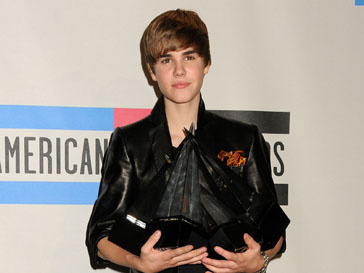 Джастин Бибер (Justin Bieber) занимается благотворительностью Джастин Бибер (Justin Bieber) занимается благотворительностью