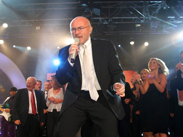 Фил Коллинз (Phil Collins) возвращается в хит-парад Фил Коллинз (Phil Collins) возвращается в хит-парад