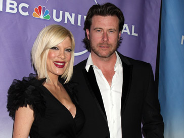 Тори Спеллинг (Tori Spelling) и ее муж Дин Макдермотт (Dean McDermott) поженились пять лет назад Тори Спеллинг (Tori Spelling) и ее муж Дин Макдермотт (Dean McDermott) поженились пять лет назад