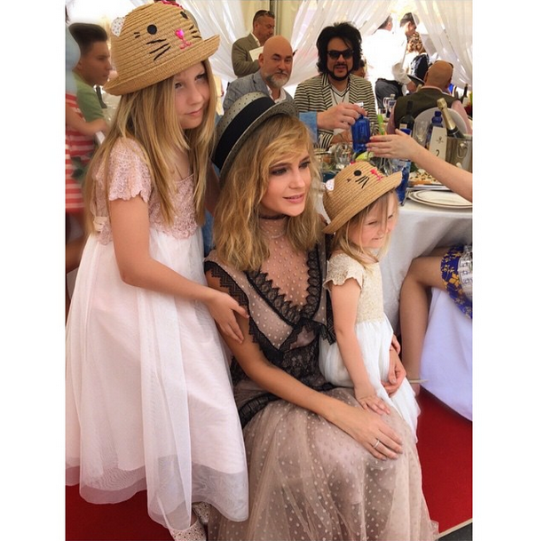 Наталья Ионова-Чистякова с дочерьми Лидией и Верой Наталья Ионова-Чистякова с дочерьми Лидией и Верой