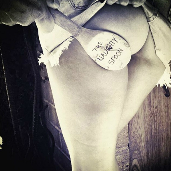 Хайди Клум показала обнаженные ягодицы в Instagram Хайди Клум показала обнаженные ягодицы в Instagram