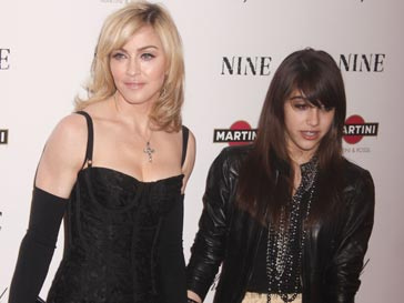 Мадонна (Madonna) с дочерью Лаурдес Мадонна (Madonna) с дочерью Лаурдес