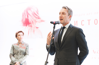 Генеральный директор Pierre Fabre Russia Режис Кулон и beauty-директор журнала Marie Claire Анастасия Харитонова