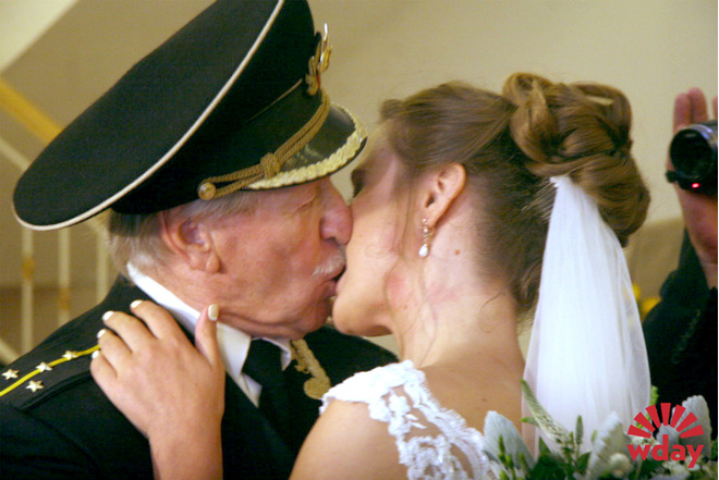 84-летний Краско женился на молодой возлюбленной