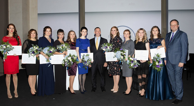 12-я церемония вручения стипендий L'ORÉAL-UNESCO «Для женщин в науке» 12-я церемония вручения стипендий L'ORÉAL-UNESCO «Для женщин в науке»