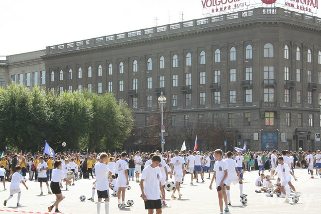 В Волгограде в честь 1000 дней до ЧМ-2018 состоялся флешмоб ЧМ-2018, флешмоб, футбол, мундиаль, Волгоград