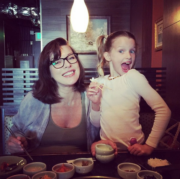 Милла Йовович со старшей дочкой Эвер