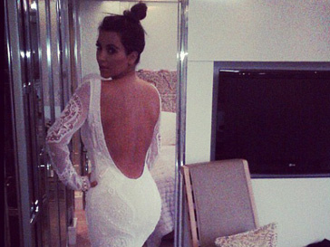 Ким Кардашьян (Kim Kardashian) в свадебном платье от Pucci Ким Кардашьян (Kim Kardashian) в свадебном платье от Pucci