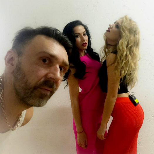 Фото новых «девушек» Шнурова опубликовала в своем Instagram давняя подруга Сергея Ника Белоцерковская Алиса Вокс уходит из группы Ленинград
