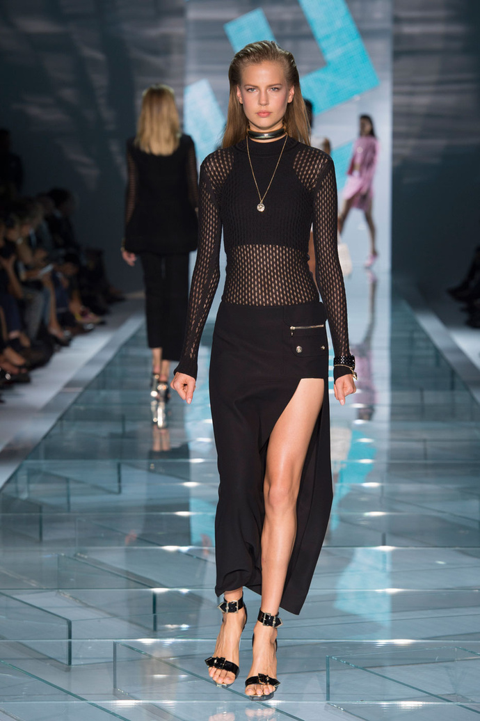 Показ Versace на Неделе моды в Милане