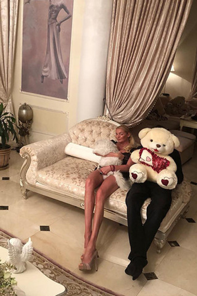 Переборщила с фотошопом: у Нюши исчезла родинка