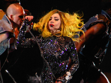 Леди ГаГа (Lady GaGa) стала первым в истории исполнителем, достигшим «платинового» статуса Леди ГаГа (Lady GaGa) стала первым в истории исполнителем, достигшим «платинового» статуса