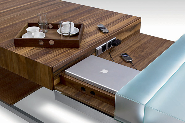 Обеденный стол Workstation 1 - мечта трудоголика! Столешница оборудована отделениями для ноутбука и хранения бумаг, а также розетками. Обеденный стол Workstation 1 - мечта трудоголика! Столешница оборудована отделениями для ноутбука и хранения бумаг, а также розетками.