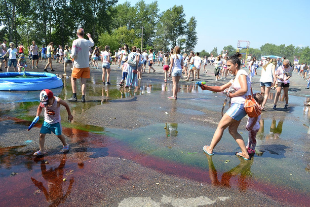 Фестиваль красок в Иркутске