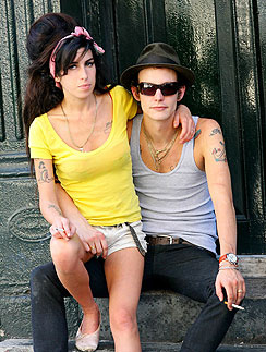 Эми Уайнхаус была замужем всего год. Эми Уайнхаус (Amy Winehouse) и Блейк Филдер-Сивил (Blake Fielder-Civi)