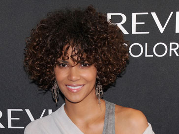 Холли Берри (Halle Berry) не стесняется появляться на публике без макияжа. Холли Берри (Halle Berry) не стесняется появляться на публике без макияжа.