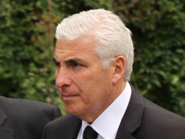 Митч Уайнхаус (Mitch Winehouse) сообщил, что не знает, куда переводить поступающие на его счет деньги Митч Уайнхаус (Mitch Winehouse) сообщил, что не знает, куда переводить поступающие на его счет деньги