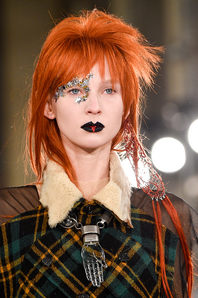Показ коллекции Maison Margiela весна-лето 2016 на Парижской неделе моды Необычный макияж на Парижской неделе моды
