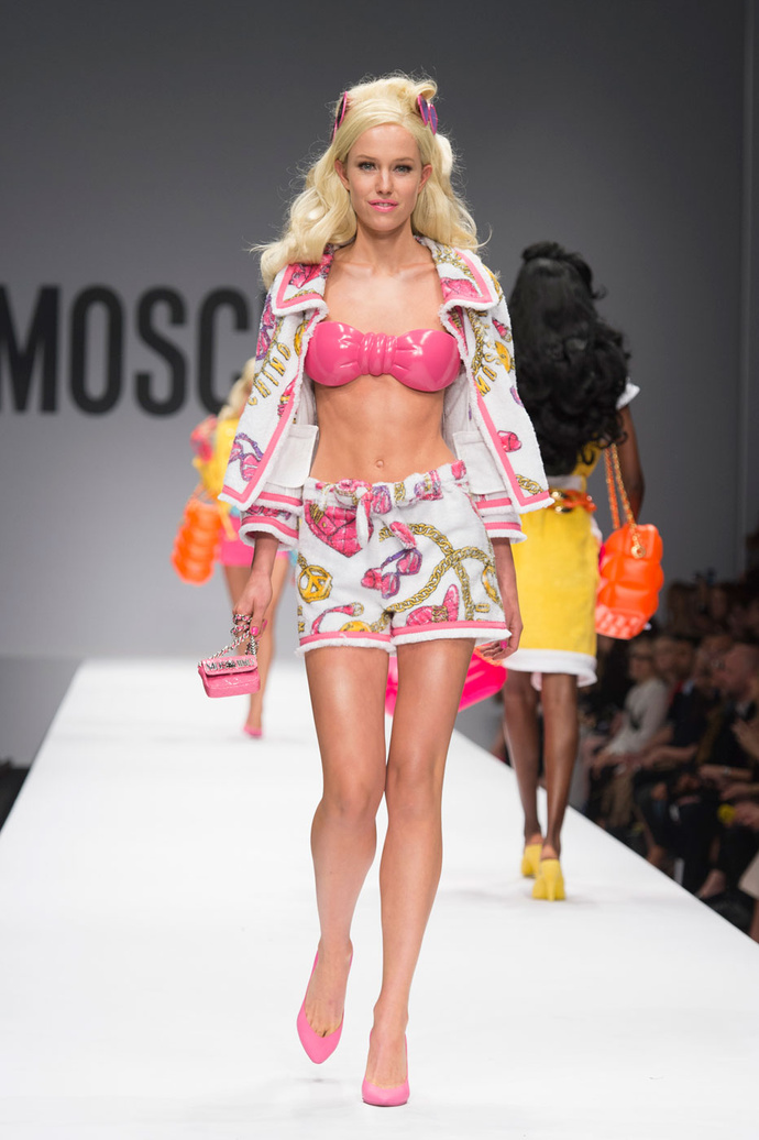 Показ Moschino на Неделе моды в Милане