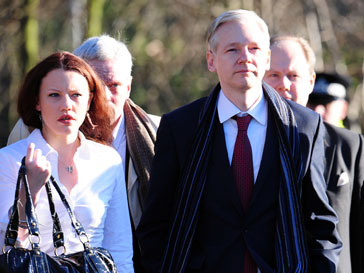 Защита Джулиана Ассанжа (Julian Assange) призывает приехать в Лондон прокурора Швеции Защита Джулиана Ассанжа (Julian Assange) призывает приехать в Лондон прокурора Швеции