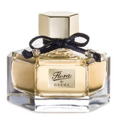 Flora by Gucci Eau de Parfum – идеальный вечерний аромат. Он раскрывается чувственными нотами османтуса, сандала и пачули. Верхние оттенки цитруса и пиона завершают композицию. Такой аромат долго живет на коже. Flora by Gucci Eau de Parfum – идеальный вечерний аромат. Он раскрывается чувственными нотами османтуса, сандала и пачули. Верхние оттенки цитруса и пиона завершают композицию. Такой аромат долго живет на коже.