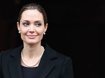 Анджелина Джоли (Angelina Jolie) на саммите «большой восьмерки», апрель 2013, Лондон Анджелина Джоли (Angelina Jolie) на саммите «большой восьмерки», апрель 2013, Лондон