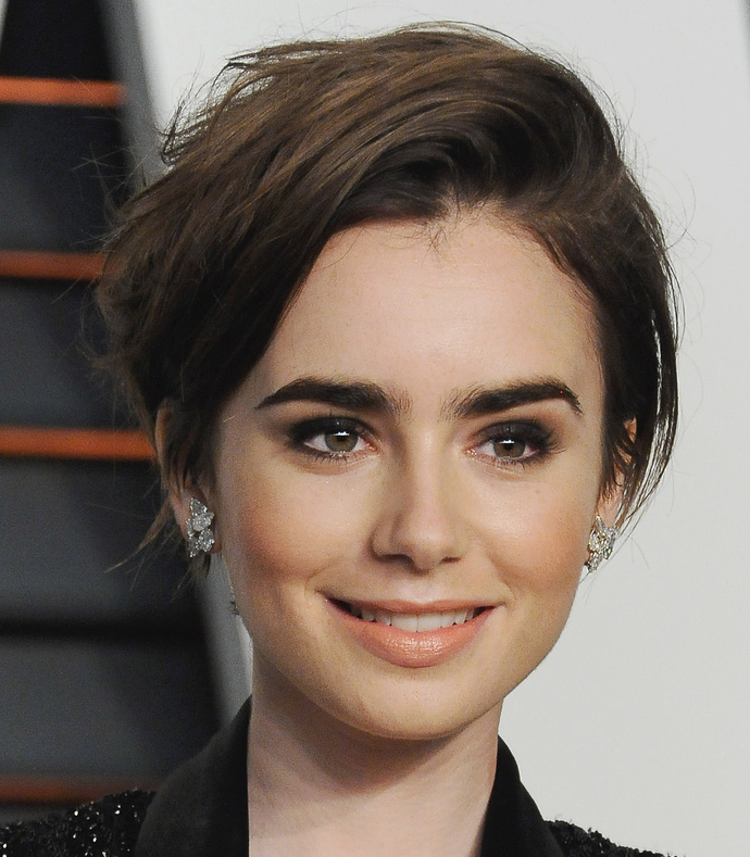 Лили Коллинз