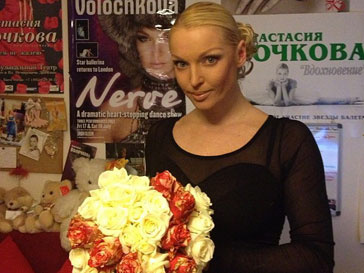 Анастасия Волочкова заказала Валентину Юдашкину букет, украшенный его инициалами Анастасия Волочкова заказала Валентину Юдашкину букет, украшенный его инициалами