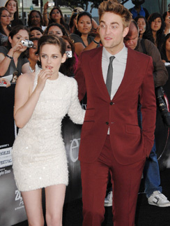 на ковровой дорожке Роберт Паттинсон (Robert Pattinson) и Кристен Стюарт (Kristen Stewart) всегда выглядят безупречно. на ковровой дорожке Роберт Паттинсон (Robert Pattinson) и Кристен Стюарт (Kristen Stewart) всегда выглядят безупречно