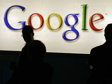 Google уступил Facebook по количеству кликов Google уступил Facebook по количеству кликов