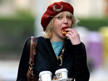 Кортни Лав (Courtney Love) приедет в Москву с группой Hole Кортни Лав (Courtney Love) приедет в Москву с группой Hole