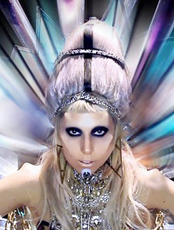 Леди ГаГа в образе мамы-монстра. Леди ГаГа (Lady GaGa)