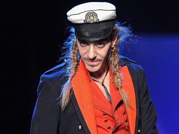 Из-ра разразившегося в начале 2011 года скандала Джону Гальяно (John Galliano) до сих пор не может найти себе работу Из-ра разразившегося в начале 2011 года скандала Джону Гальяно (John Galliano) до сих пор не может найти себе работу