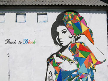 Екатеринбургские фанаты почтили память Эми Уайнхаус (Amy Winehouse) уличным творчеством Екатеринбургские фанаты почтили память Эми Уайнхаус (Amy Winehouse) уличным творчеством