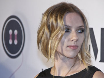 Скарлет Йоханссон (Scarlett Johansonn) приняла участие в благотворительной обувной акции Скарлет Йоханссон (Scarlett Johansonn) приняла участие в благотворительной обувной акции