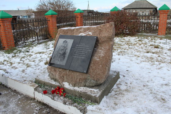 Памятник Марии Бочкаревой Село Ново-Кусково Асиновского района