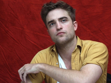 Роберт Паттинсон (Robert Pattinson) нелестно отозвался о юном певце Роберт Паттинсон (Robert Pattinson) нелестно отозвался о юном певце