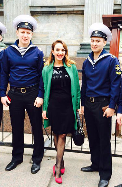 Юлия Зимина в зеленом пальто Юлия Зимина в зеленом пальто