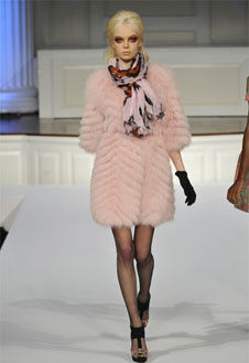 Oscar de la Renta. Oscar de la Renta.