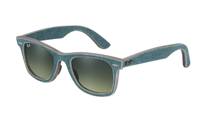 Очки Ray Ban, около 8000 руб.