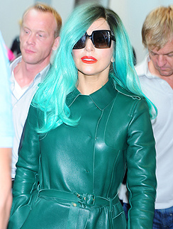 Леди Гага в токийском аэропорту. Леди Гага (Lady Gaga)