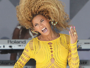 Последняя пластинка Бейонсе (Beyonce) удерживает 1 место в хит-параде Великобритании Последняя пластинка Бейонсе (Beyonce) удерживает 1 место в хит-параде Великобритании