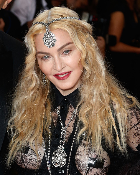 Мадонна на церемонии Met Gala 2016 Мадонна на Met Gala обнажила грудь и ягодицы