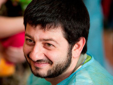 Михаил Галустян был ведущим на школьной линейке Михаил Галустян был ведущим на школьной линейке