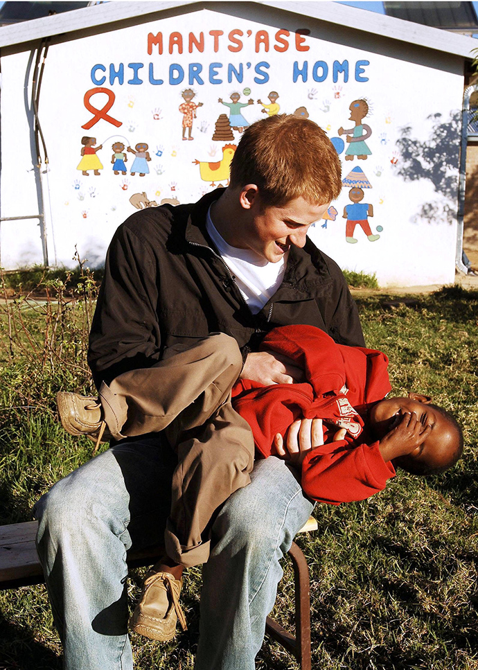 Принц Гарри с детьми в Лесото Принц Гарри с детьми в Лесото